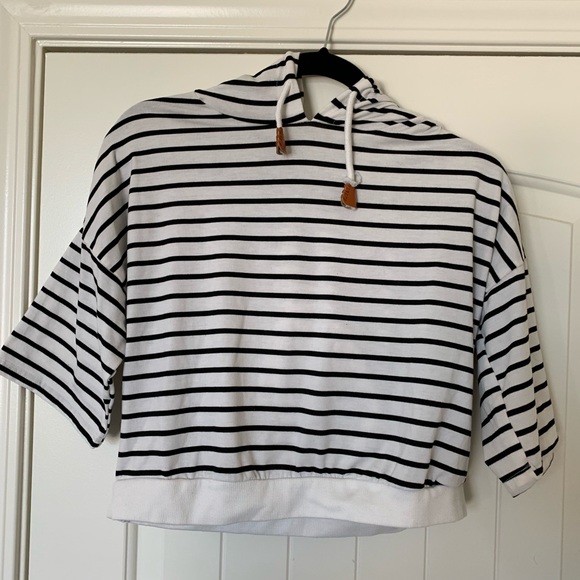 Tops - striped cropped hoodie